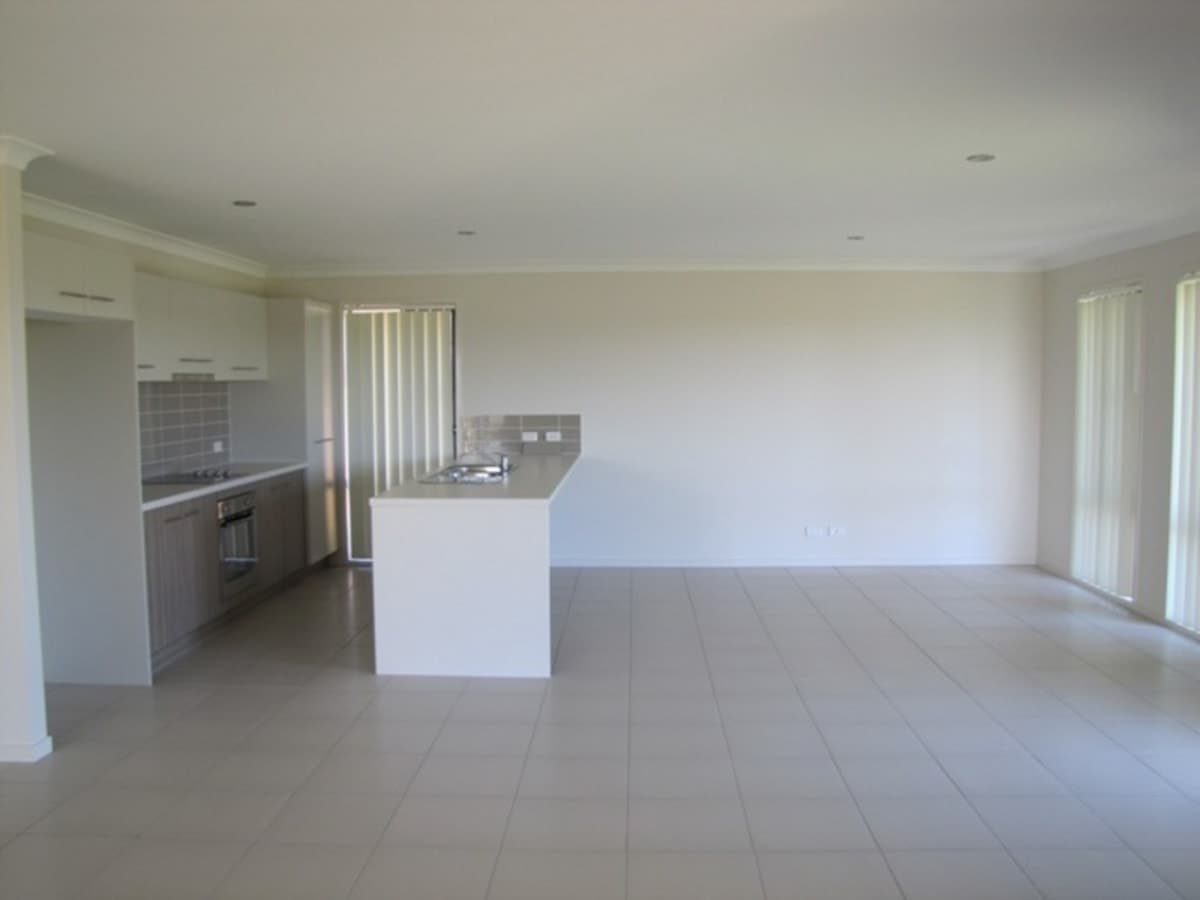 17 Oxford Street, CALLIOPE, QLD, Calliope - Thumbnail 2