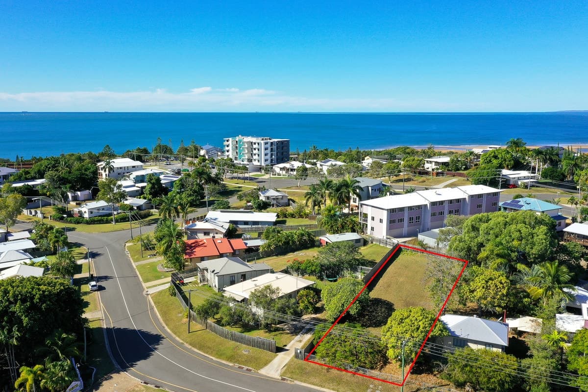 21 Beach Avenue, TANNUM SANDS, QLD, Tannum Sands - Thumbnail 2