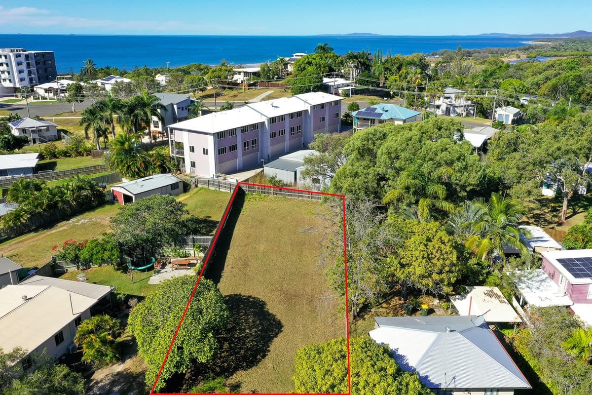 21 Beach Avenue, TANNUM SANDS, QLD, Tannum Sands - Thumbnail 3