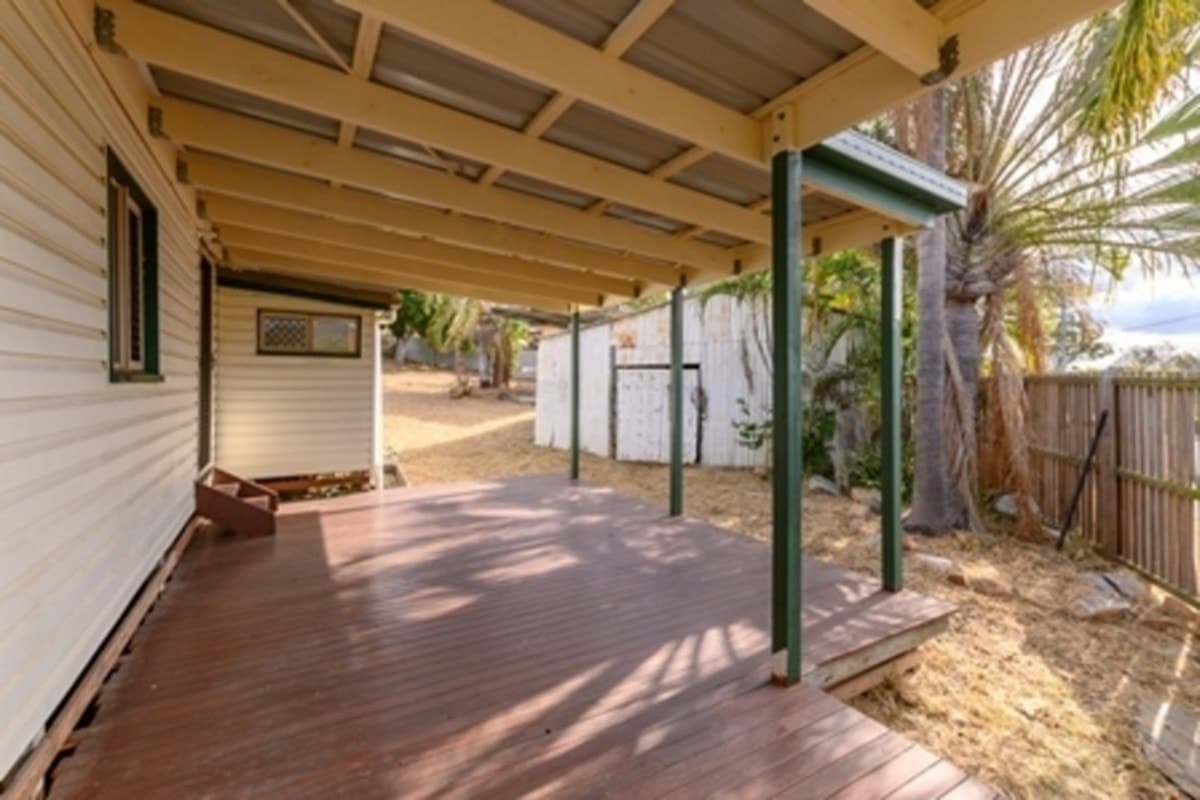 1 Davis Street, MOUNT LARCOM, QLD, Mount Larcom - Thumbnail 2