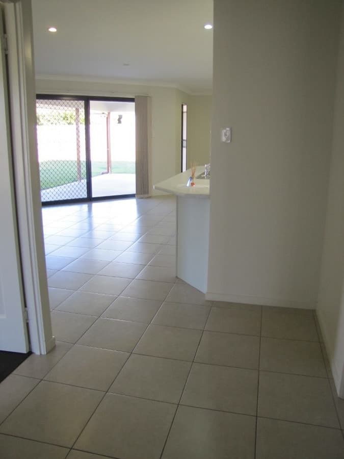 28 Sunpoint Way, CALLIOPE, QLD, Calliope - Thumbnail 2