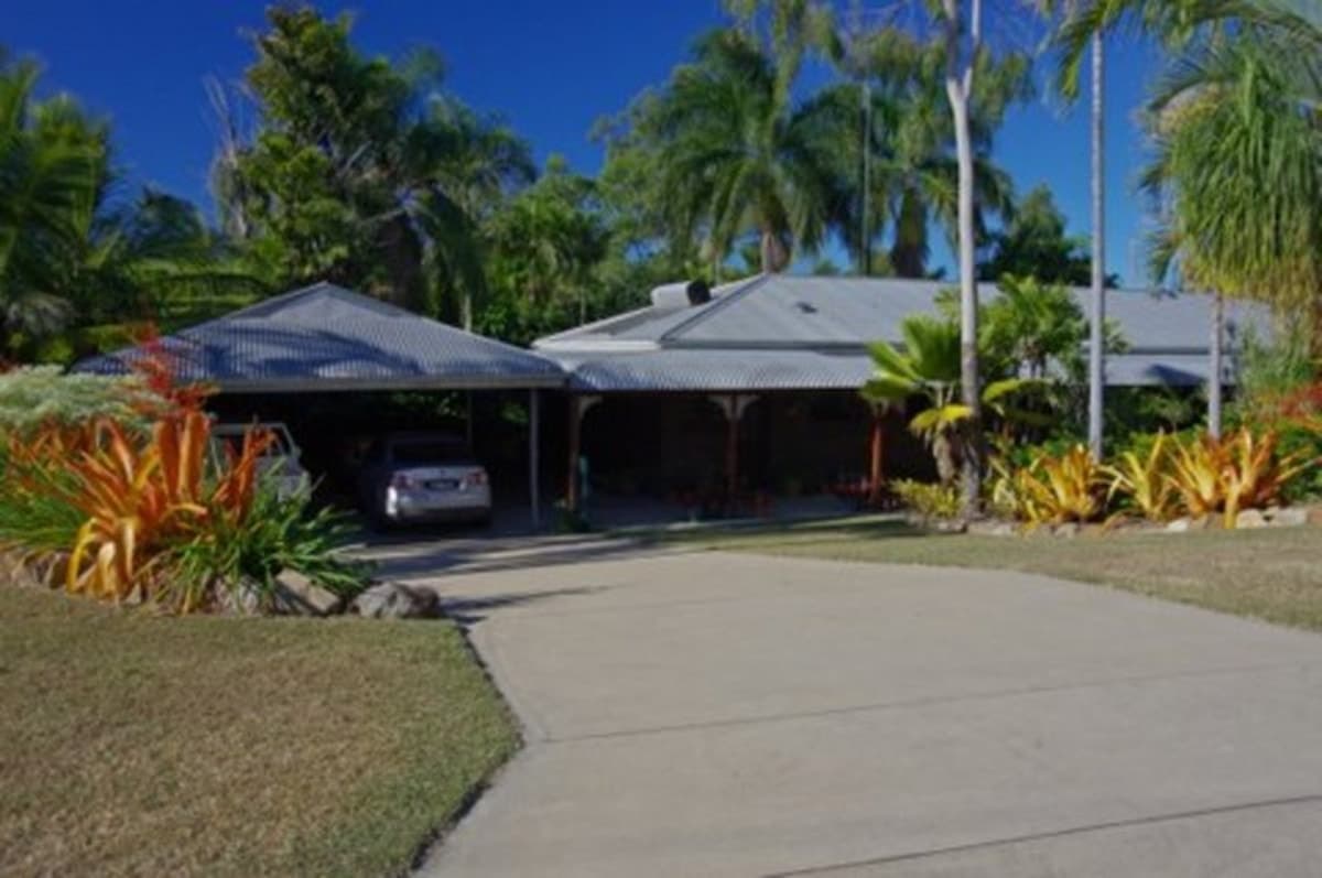 15 Helen Crescent, WURDONG HEIGHTS, QLD, Wurdong Heights - Thumbnail 2