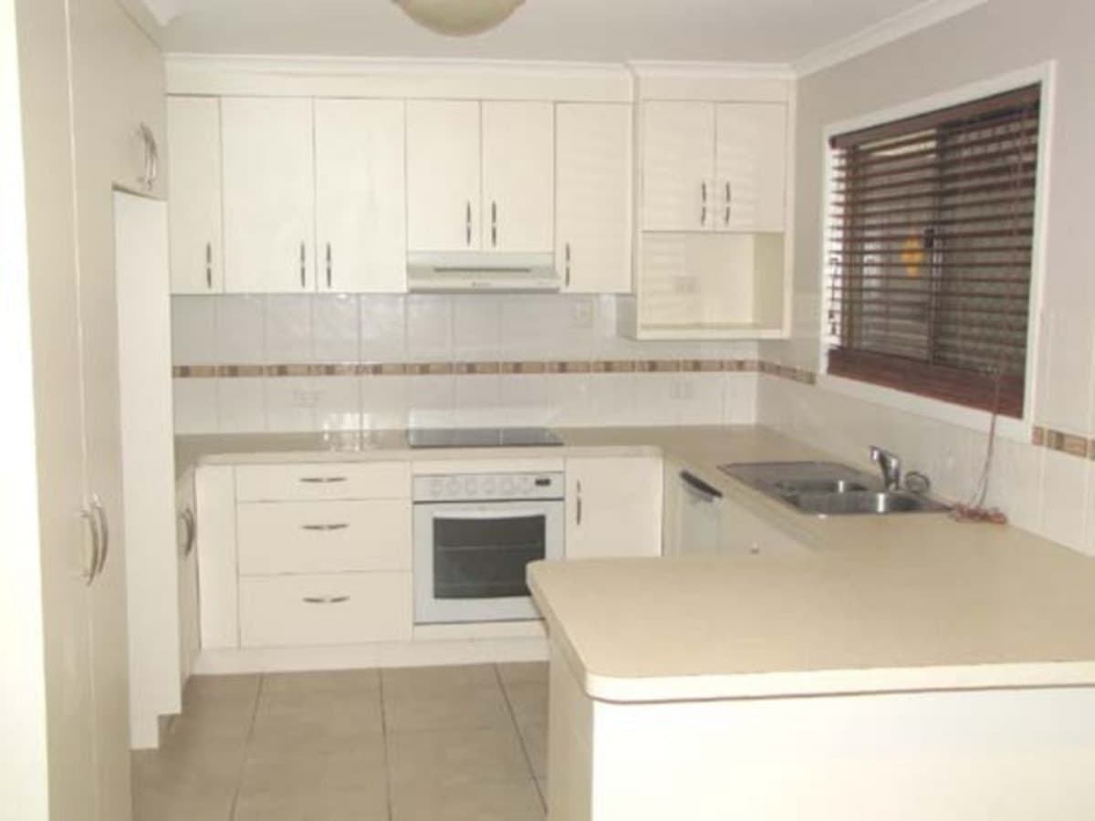 31 Kylee Crescent, CALLIOPE, QLD, Calliope - Thumbnail 2