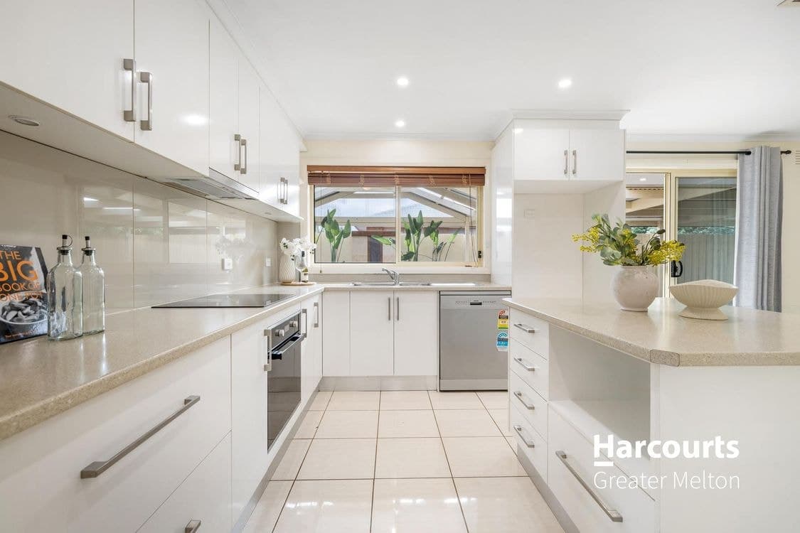 7 Blaxland Road, MELTON SOUTH, VIC 3338, Melton South - Thumbnail 2