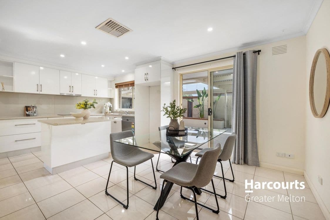 7 Blaxland Road, MELTON SOUTH, VIC 3338, Melton South - Thumbnail 6