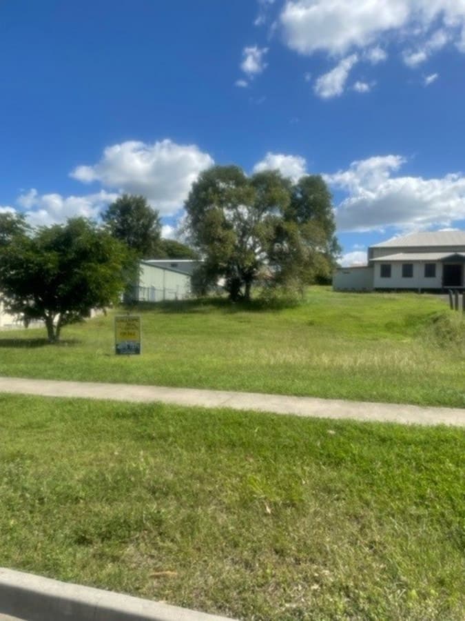 43 Raglan Street, MOUNT LARCOM, QLD, Mount Larcom - Thumbnail 2