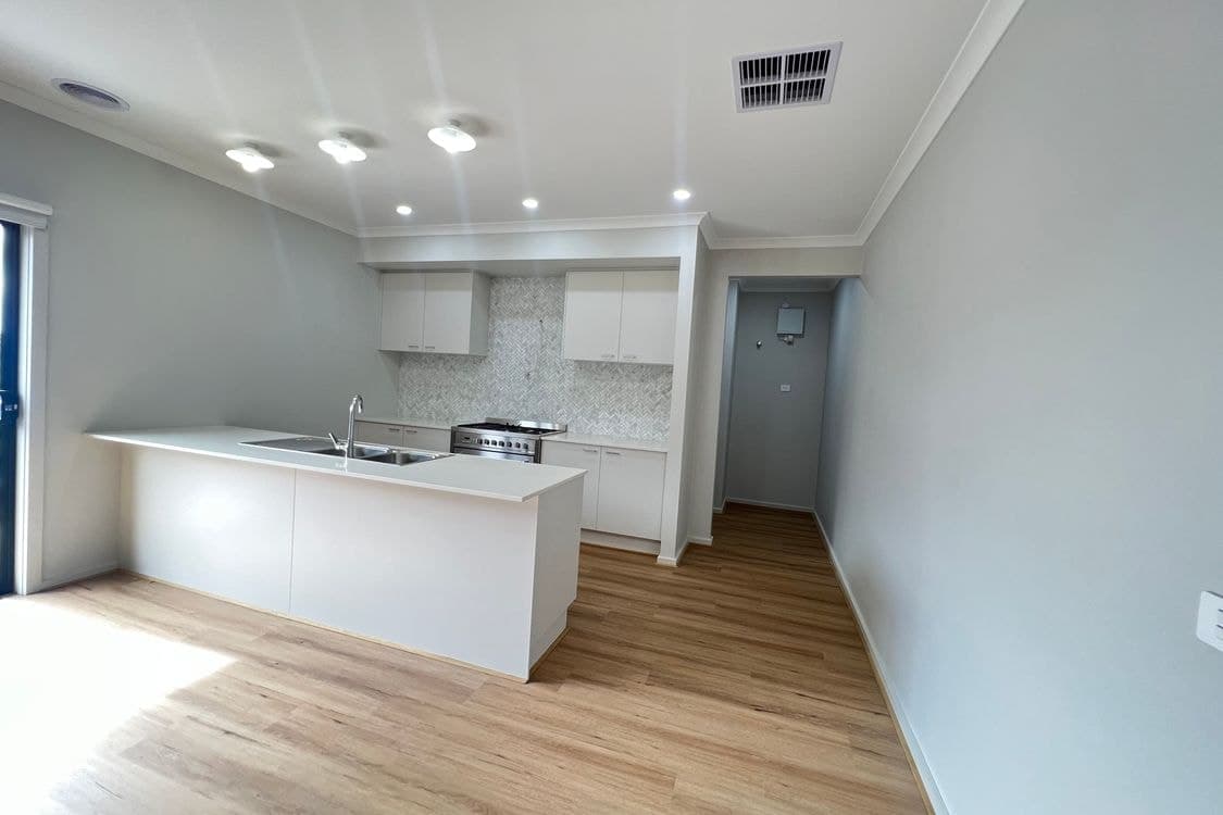 35 Hutch Avenue, Donnybrook, VIC 3064, Donnybrook - Thumbnail 3