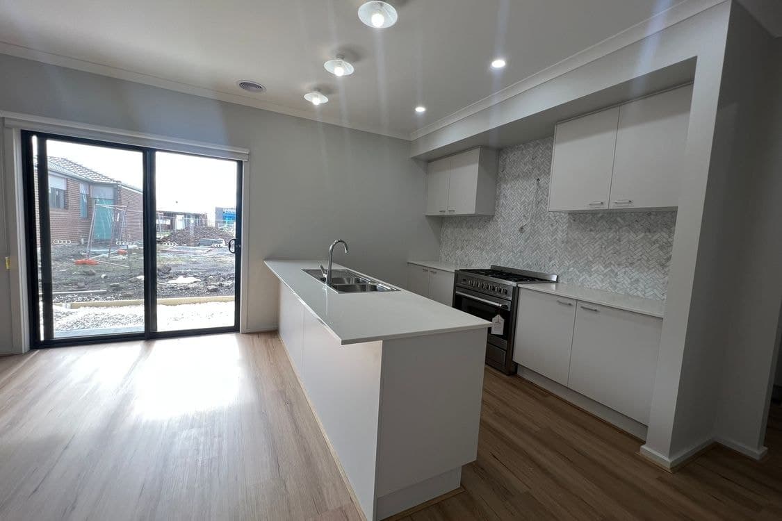 35 Hutch Avenue, Donnybrook, VIC 3064, Donnybrook - Thumbnail 4