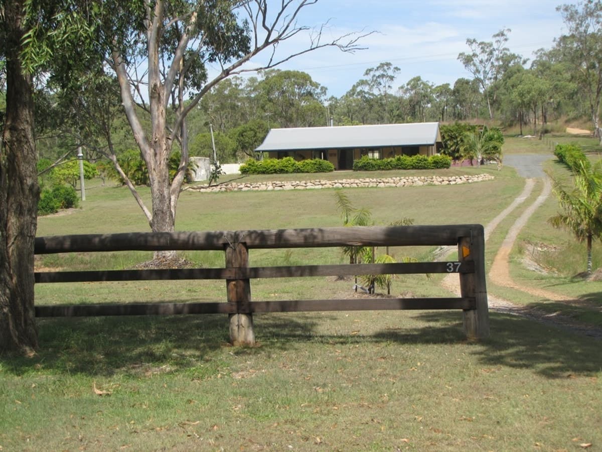 37 Bracewell Road, MOUNT LARCOM, Mount Larcom - Thumbnail 2