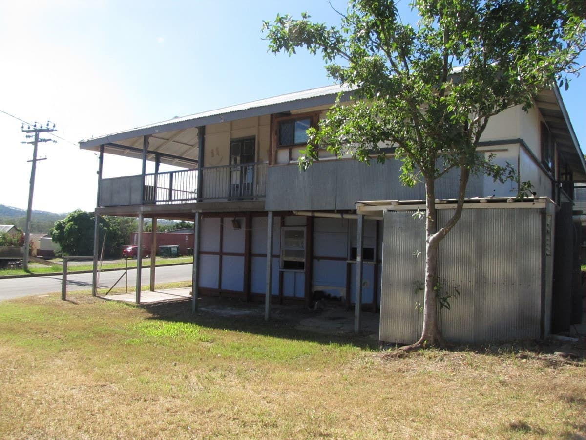37 Gladstone Street, MOUNT LARCOM, QLD, Mount Larcom - Thumbnail 2