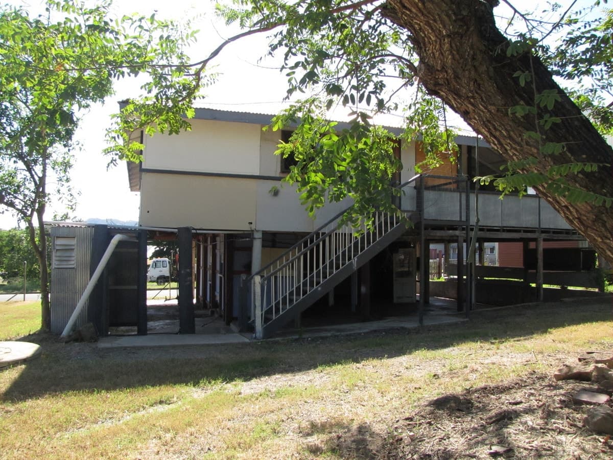 37 Gladstone Street, MOUNT LARCOM, QLD, Mount Larcom - Thumbnail 3