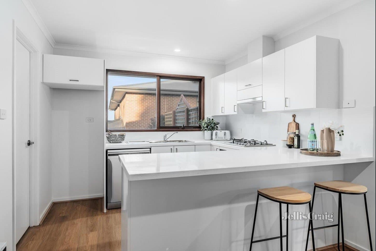 2/6 Angus Drive, Glen Waverley, Glen Waverley - Thumbnail 2