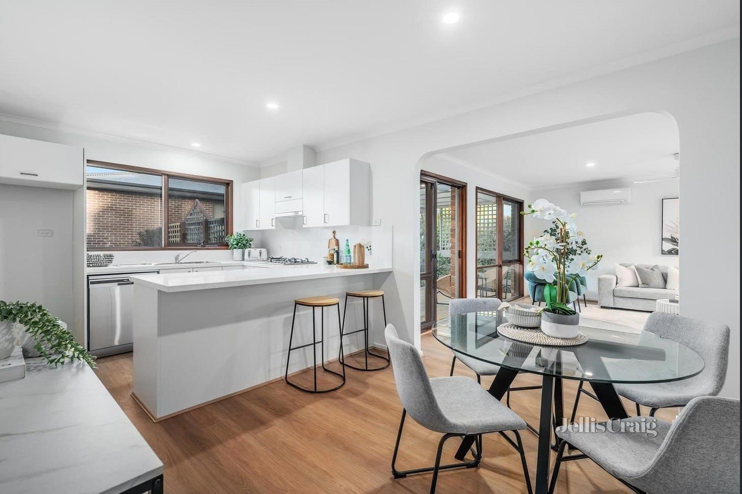 2/6 Angus Drive, Glen Waverley, Glen Waverley - Thumbnail 3