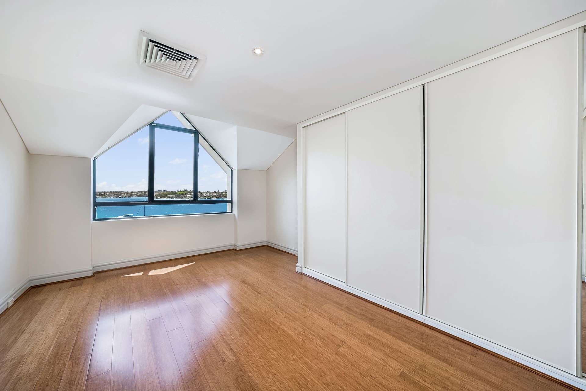 21E/164 Burwood Road, Concord - Thumbnail 3