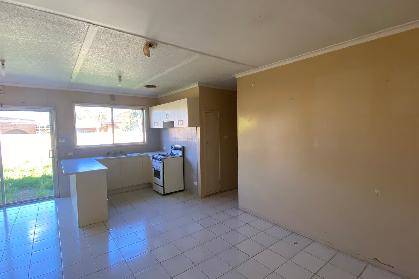 2/27 Rodman StreetReservoir, VIC 3073  - Leased, Reservoir - Thumbnail 2