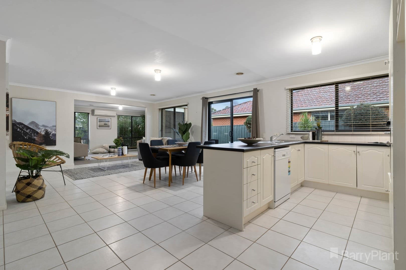 8 Ormiston PlaceNarre Warren South, VIC 3805  - Leased, Narre Warren South - Thumbnail 4
