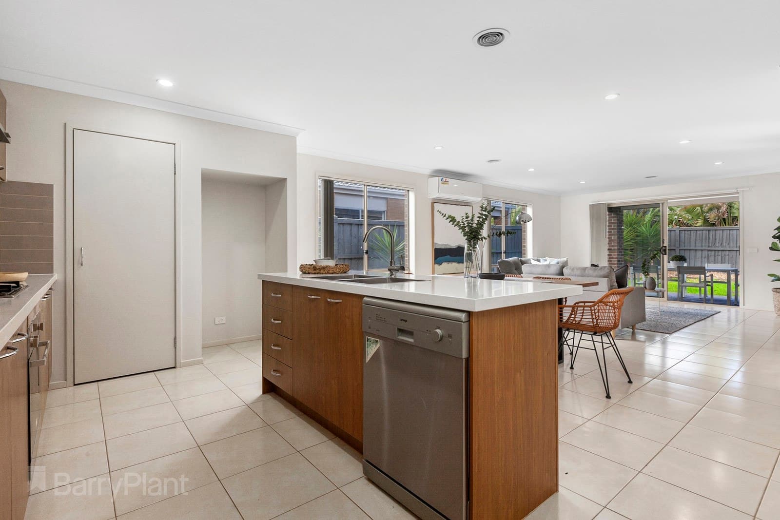 41 Grandpark CircuitPoint Cook, VIC 3030  - Leased, Point Cook - Thumbnail 4