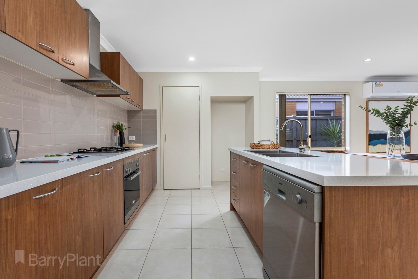 41 Grandpark CircuitPoint Cook, VIC 3030  - Leased, Point Cook - Thumbnail 5
