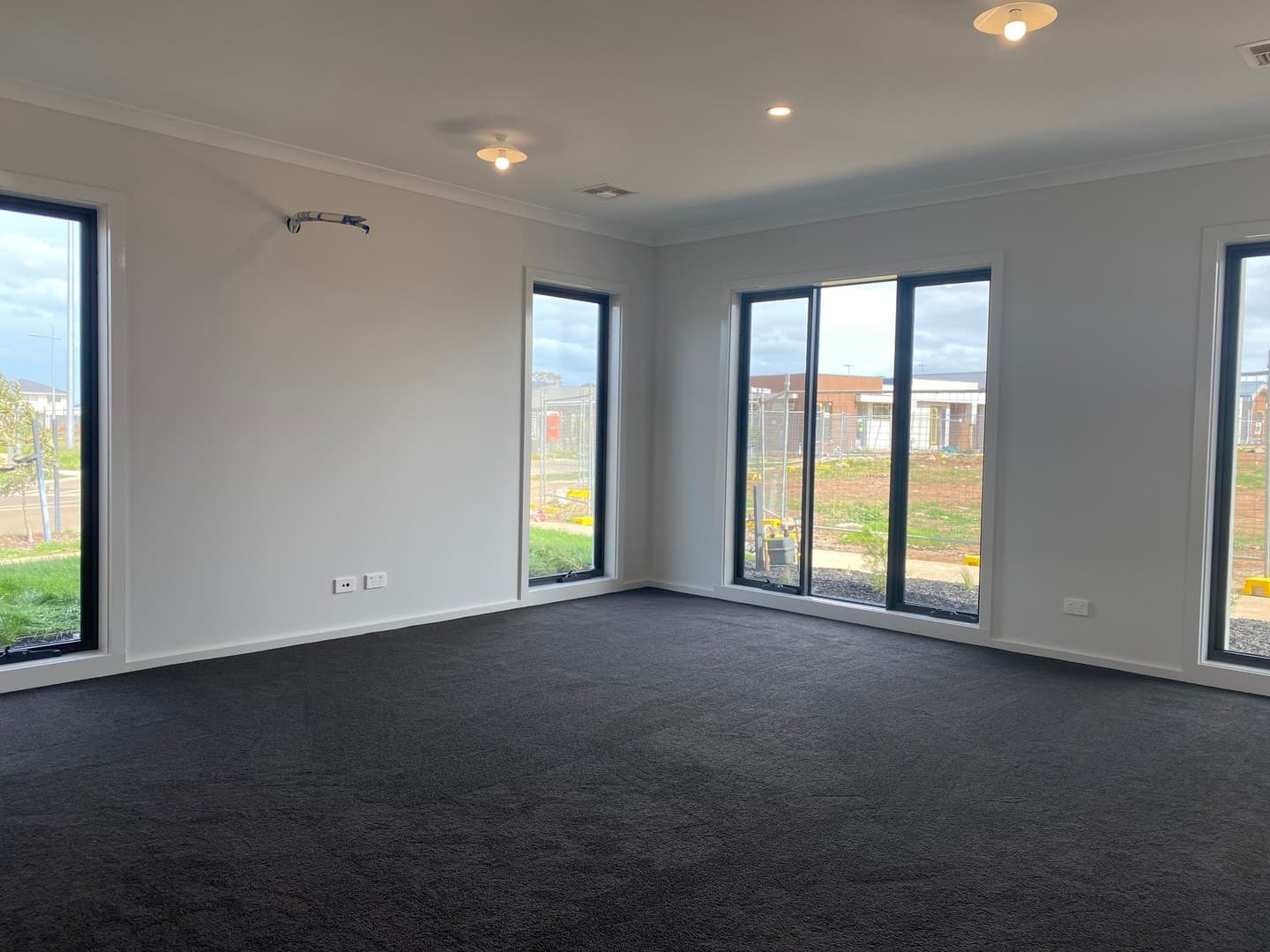 17 Cabin  WalkTarneit, VIC 3029  - Leased, Tarneit - Thumbnail 2