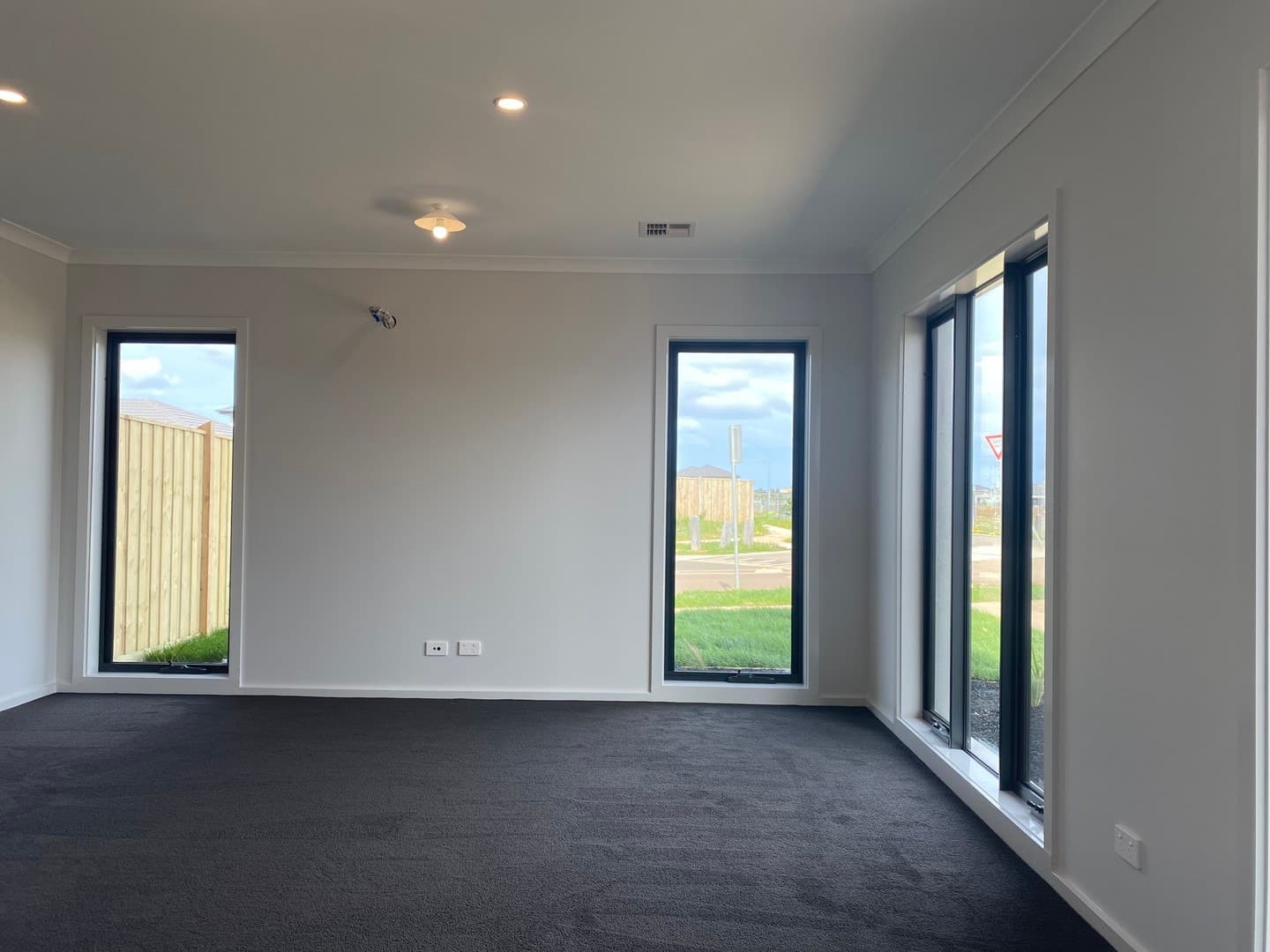 17 Cabin  WalkTarneit, VIC 3029  - Leased, Tarneit - Thumbnail 3