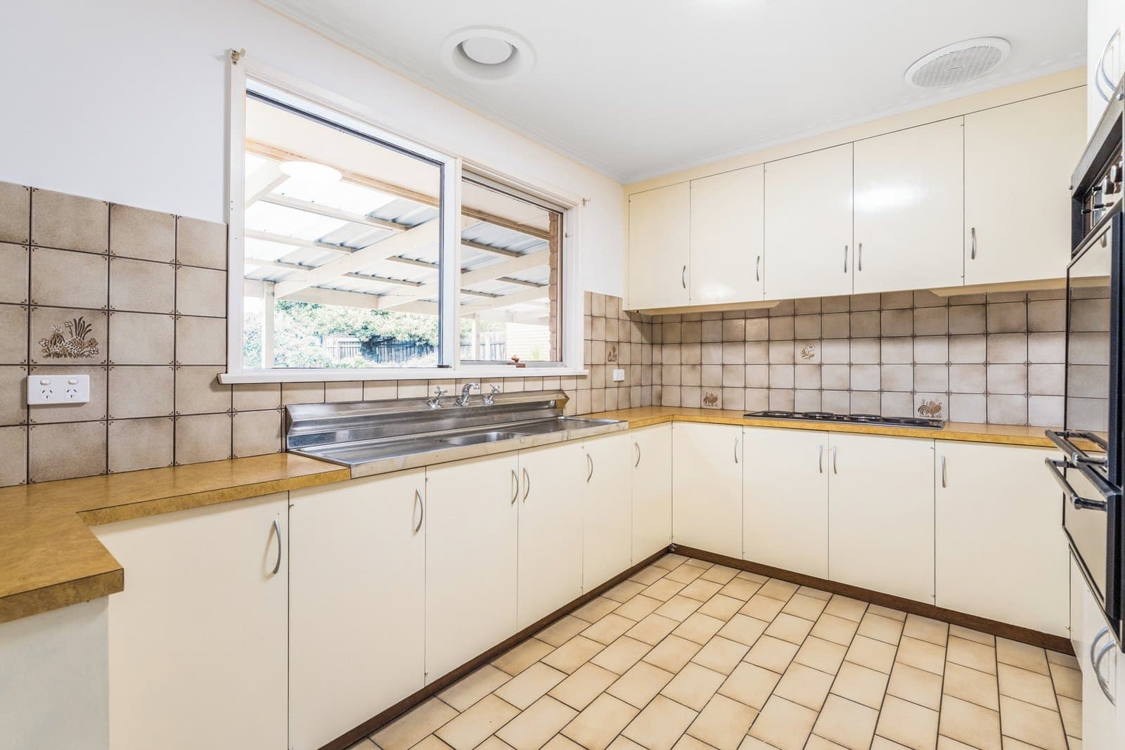 59 Ruhamah Avenue, Bell Post Hill, Bell Post Hill - Thumbnail 2