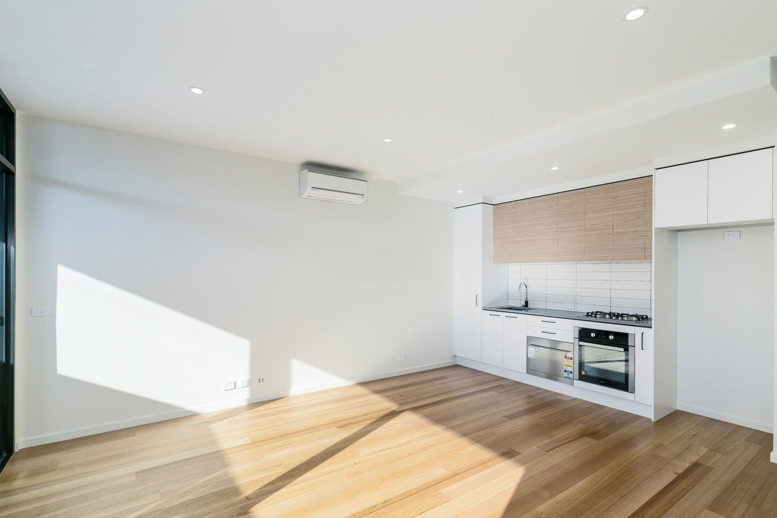 1/2a Newberry Avenue, BONBEACH, Bonbeach - Thumbnail 2