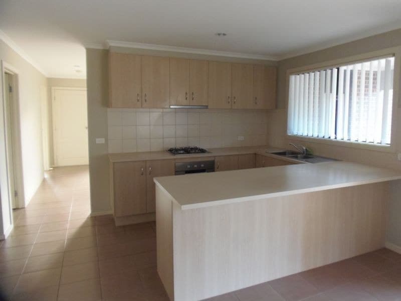 16 Balmain CircuitTaylors Hill, VIC 3037  - Leased, Taylors Hill - Thumbnail 2