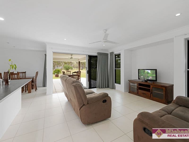 19 Robin Close, Moore Park Beach, Moore Park Beach - Thumbnail 5