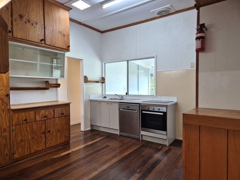 13 Lagoon Drive, Moore Park Beach, Moore Park Beach - Thumbnail 3