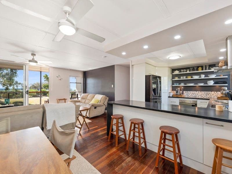 53 Pacific Boulevard, Moore Park Beach, Moore Park.. - Thumbnail 3