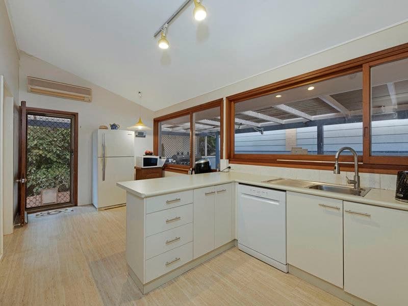 12 Heathwood Crescent, Qunaba, Qunaba - Thumbnail 4