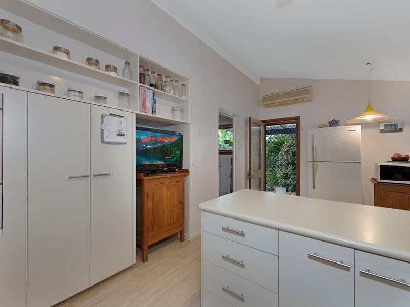 12 Heathwood Crescent, Qunaba, Qunaba - Thumbnail 6