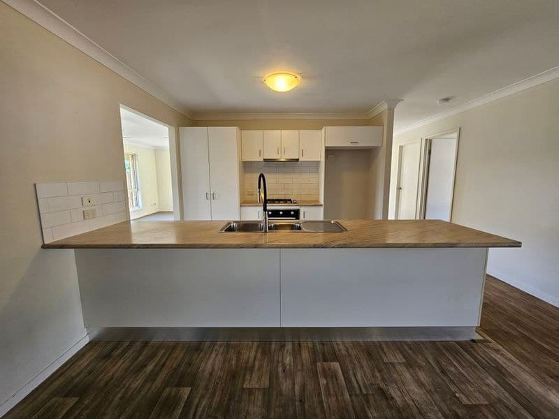 17 Monarch Avenue, Moore Park Beach, Moore Park Beach - Thumbnail 3