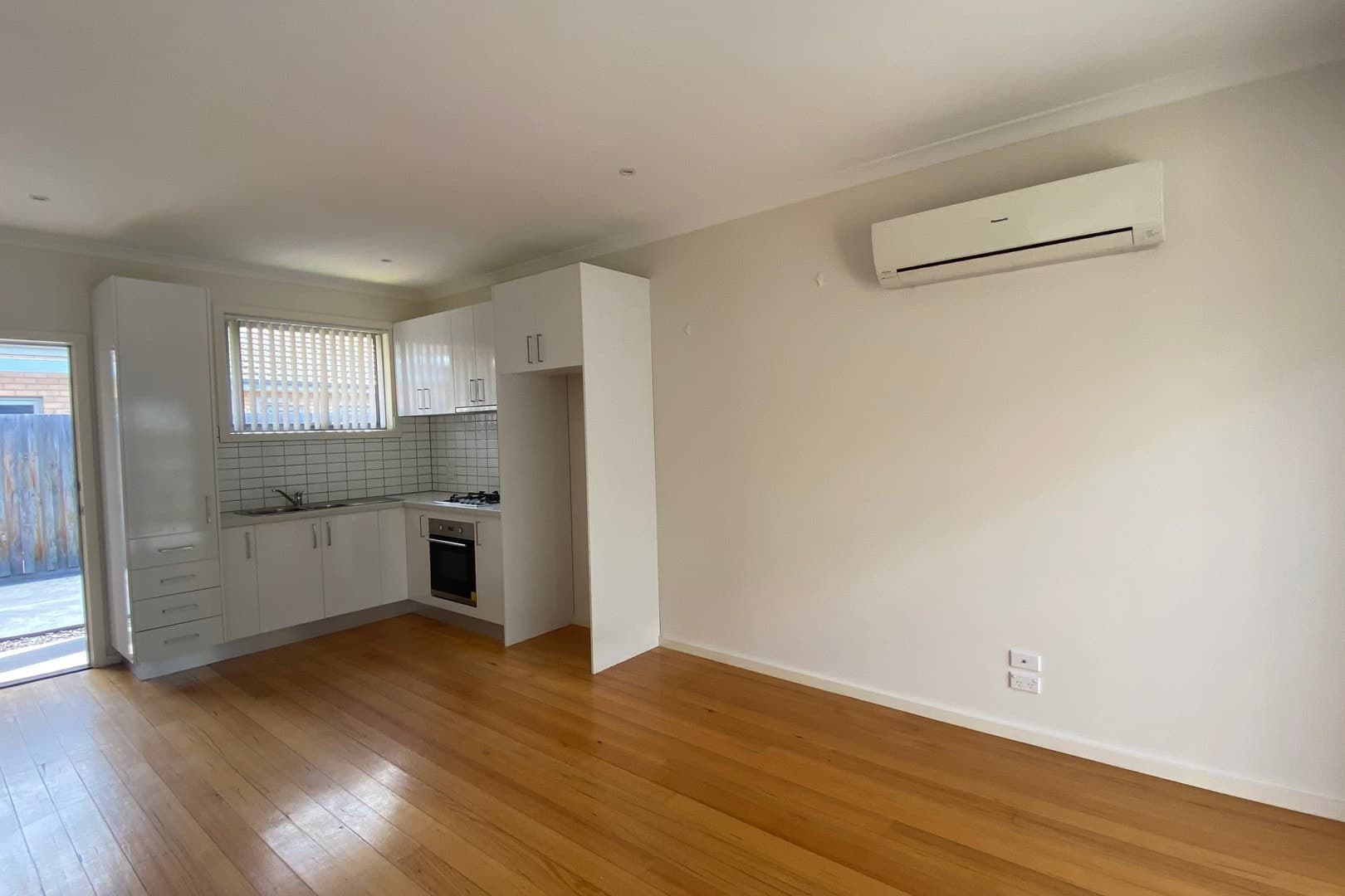 2/4 Pershing StreetReservoir, VIC 3073  - Leased, Reservoir - Thumbnail 2