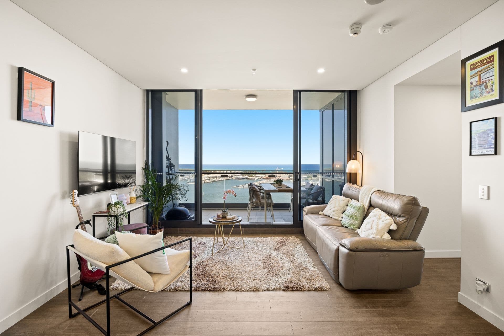1809/2 Como Crescent, Southport, Southport - Thumbnail 2
