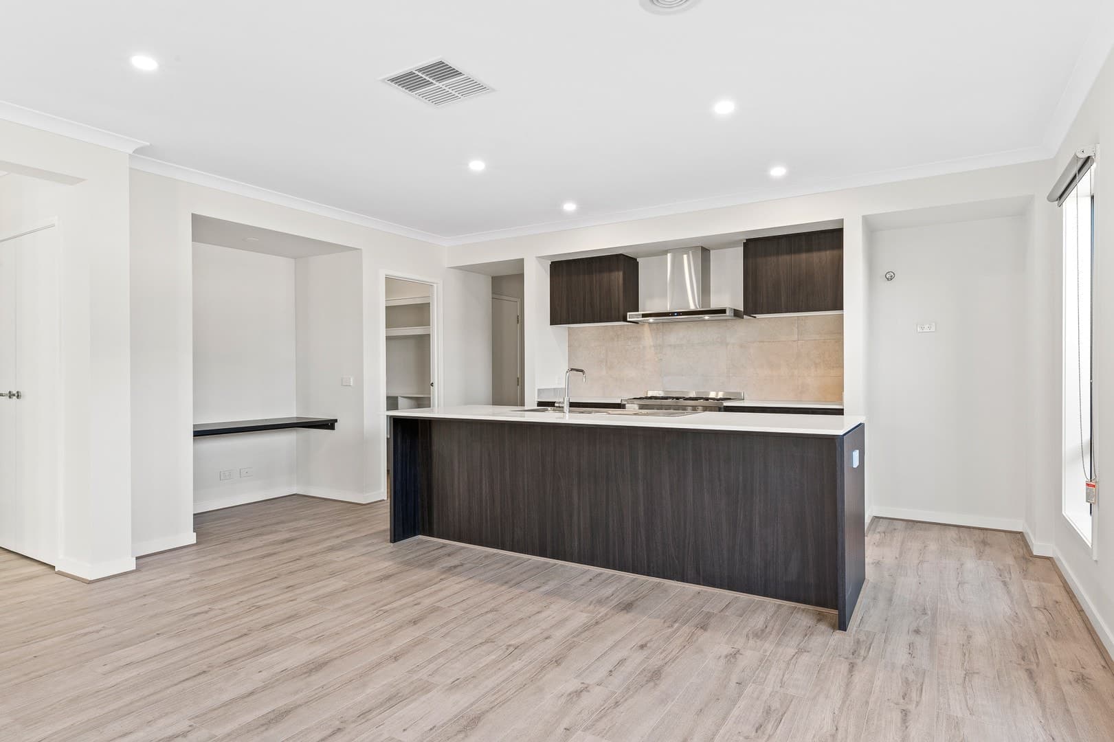 21 Fewster CircuitMickleham, VIC 3064  - Leased, Mickleham - Thumbnail 2