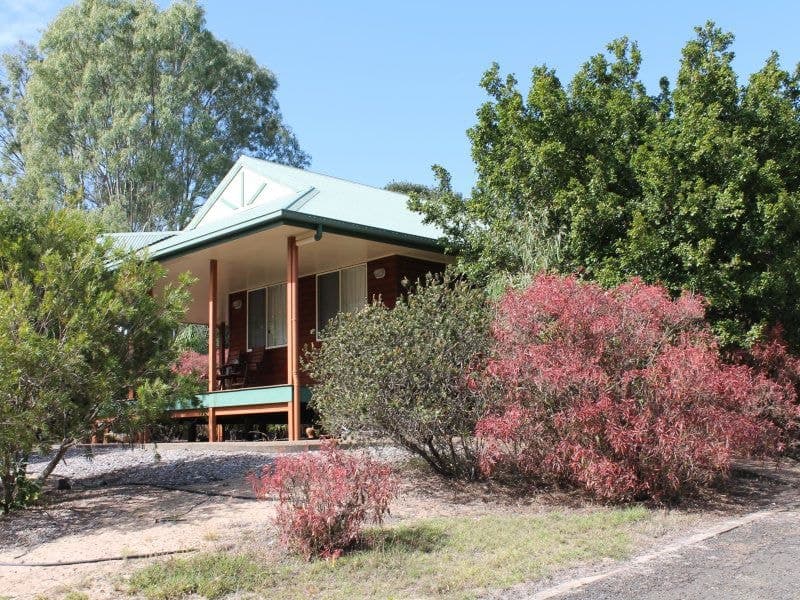 2 Crown Court, Moore Park Beach, Moore Park Beach - Thumbnail 2