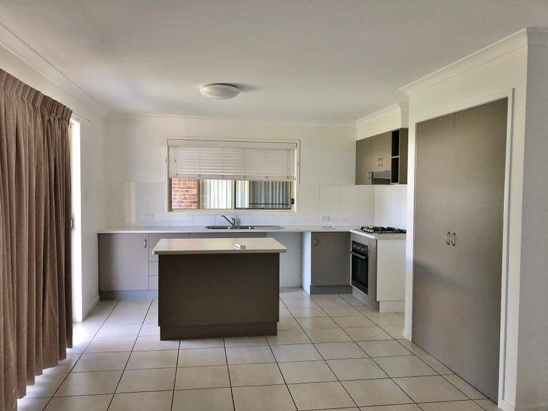 13 Regency Road, Moore Park Beach, Moore Park Beach - Thumbnail 3