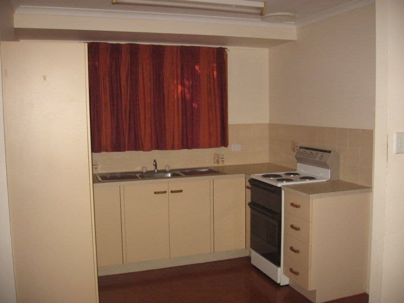 3 / 4 Cleary Street, Millbank, Millbank - Thumbnail 3