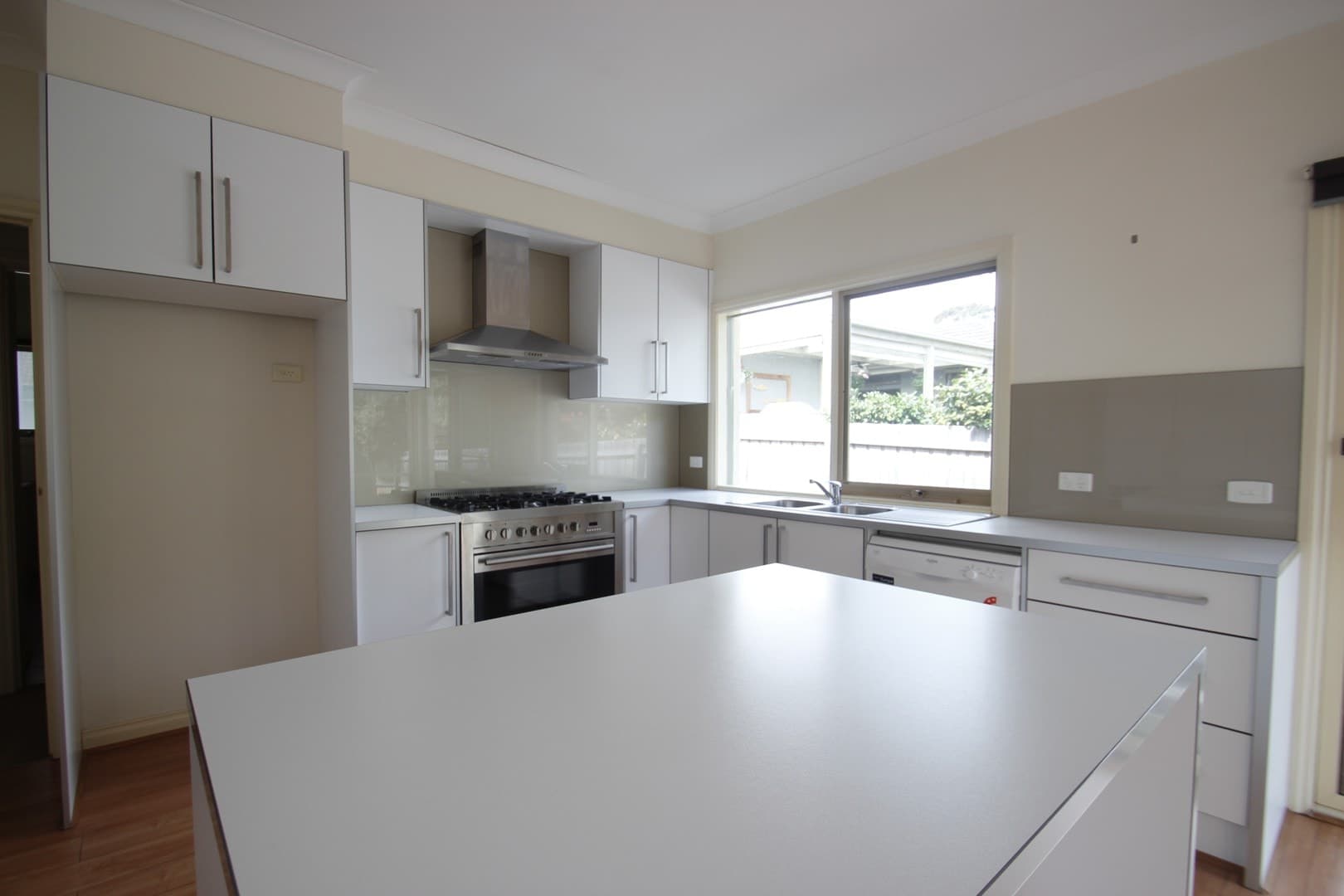 2/26 Roberts StreetGlen Waverley, VIC 3150  - Leased, Glen Waverley - Thumbnail 3