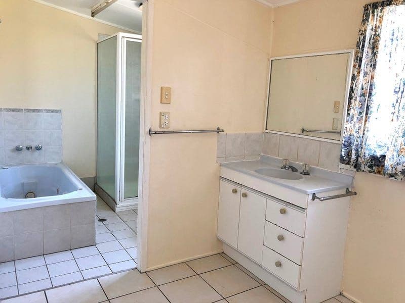 20 Gibson Street, Avenell Heights, Avenell Heights - Thumbnail 5
