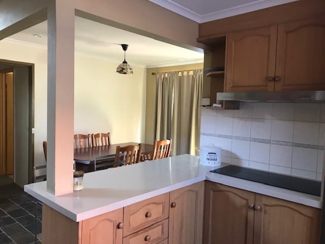 22 Plaza CrescentDingley Village, VIC 3172  - Leased, Dingley Village - Thumbnail 2