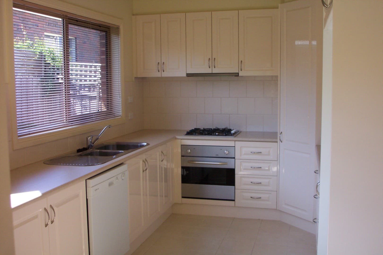 4/2-4 Glen Valley RoadForest Hill, VIC 3131  - Leased, Forest Hill - Thumbnail 2