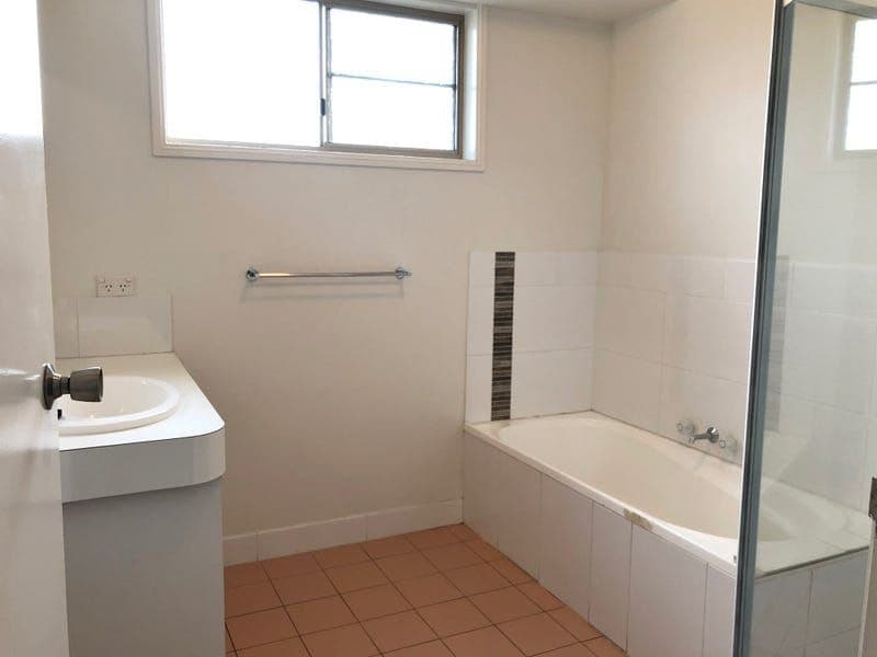 18 Broadmeadow Avenue, Thabeban, Thabeban - Thumbnail 5