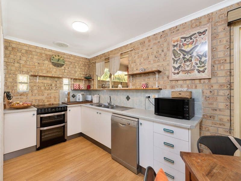 4 Kentia Avenue, Moore Park Beach, Moore Park Beach - Thumbnail 3
