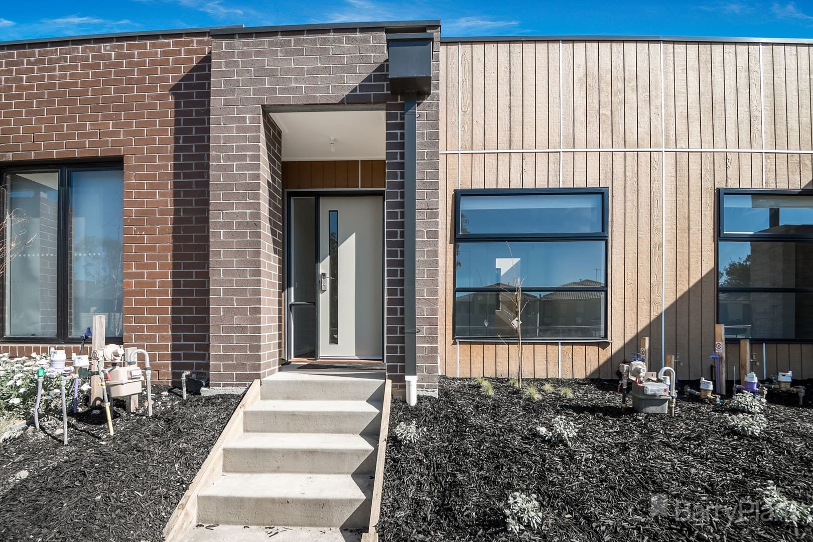 27 Fadden MewsOfficer, VIC 3809  - Leased, Officer - Thumbnail 2