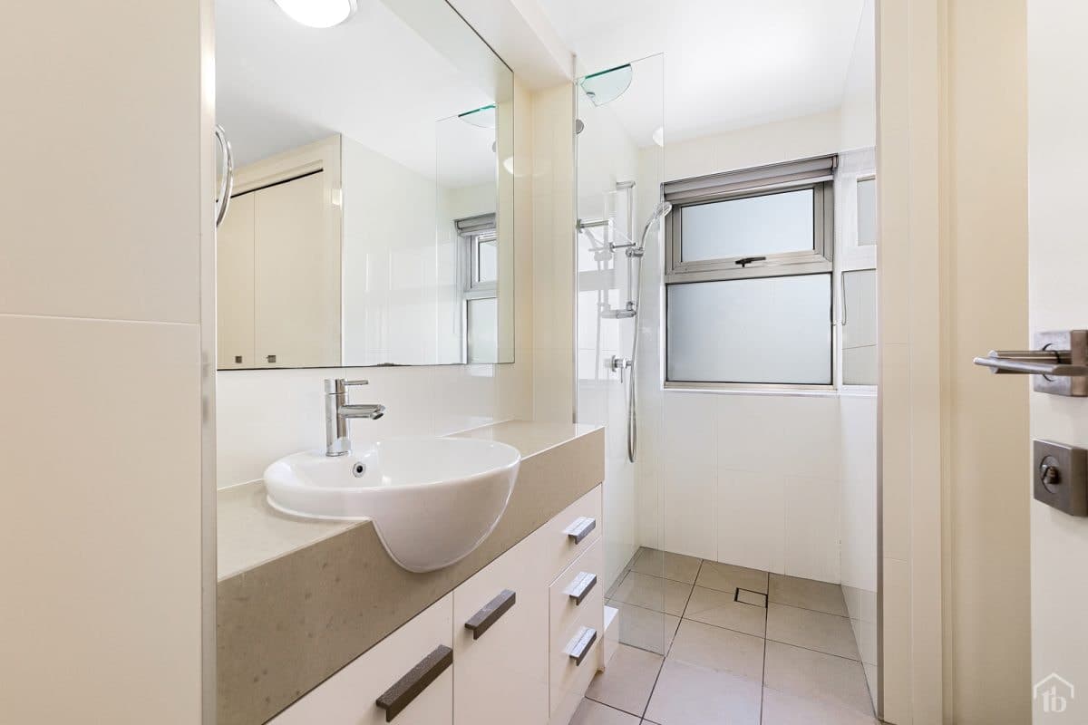 202/215 Boundary Street, Coolangatta QLD 4225, Coolangatta - Thumbnail 5