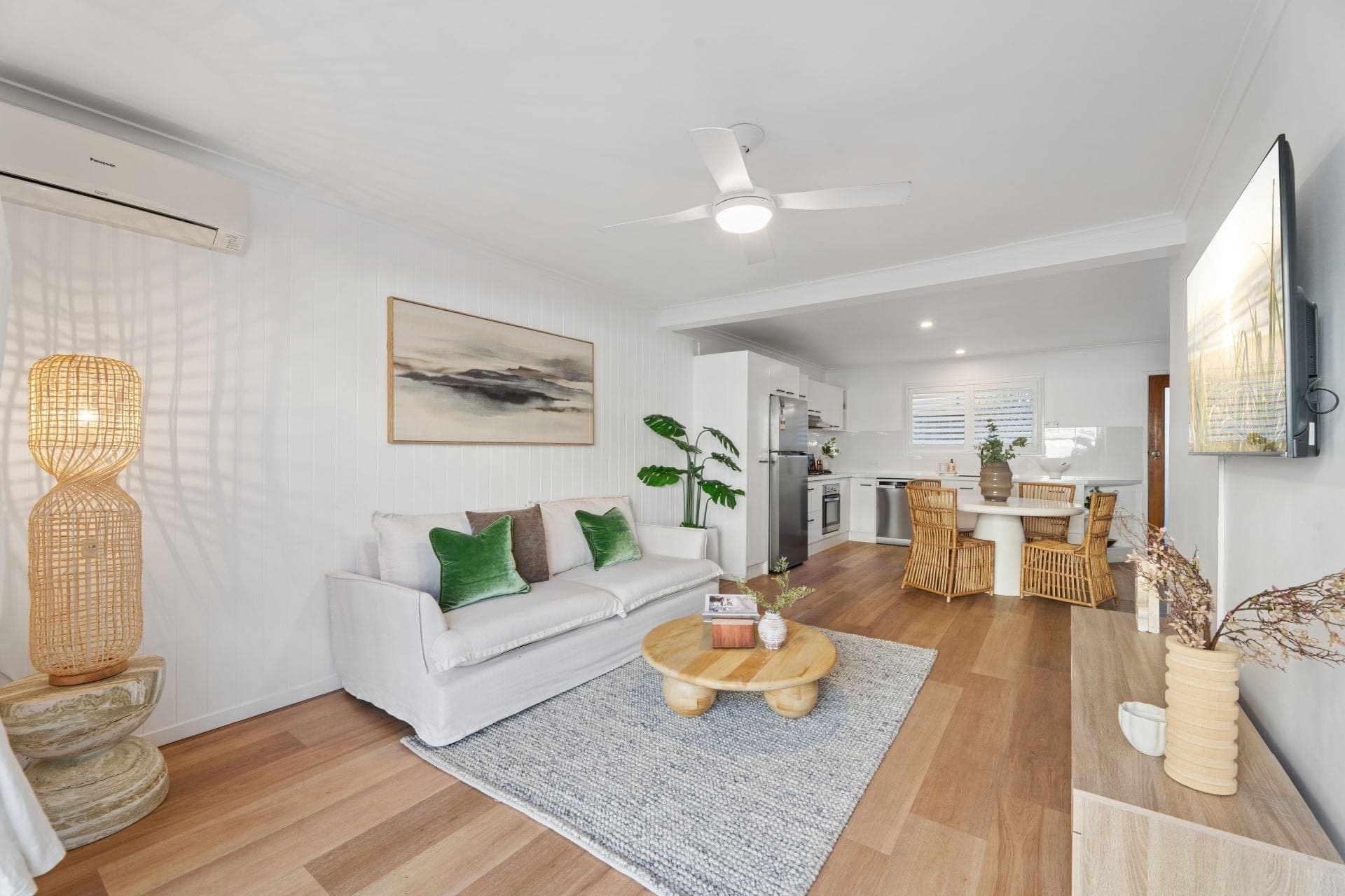 2/198C Hedges Avenue, Mermaid Beach - Thumbnail 2