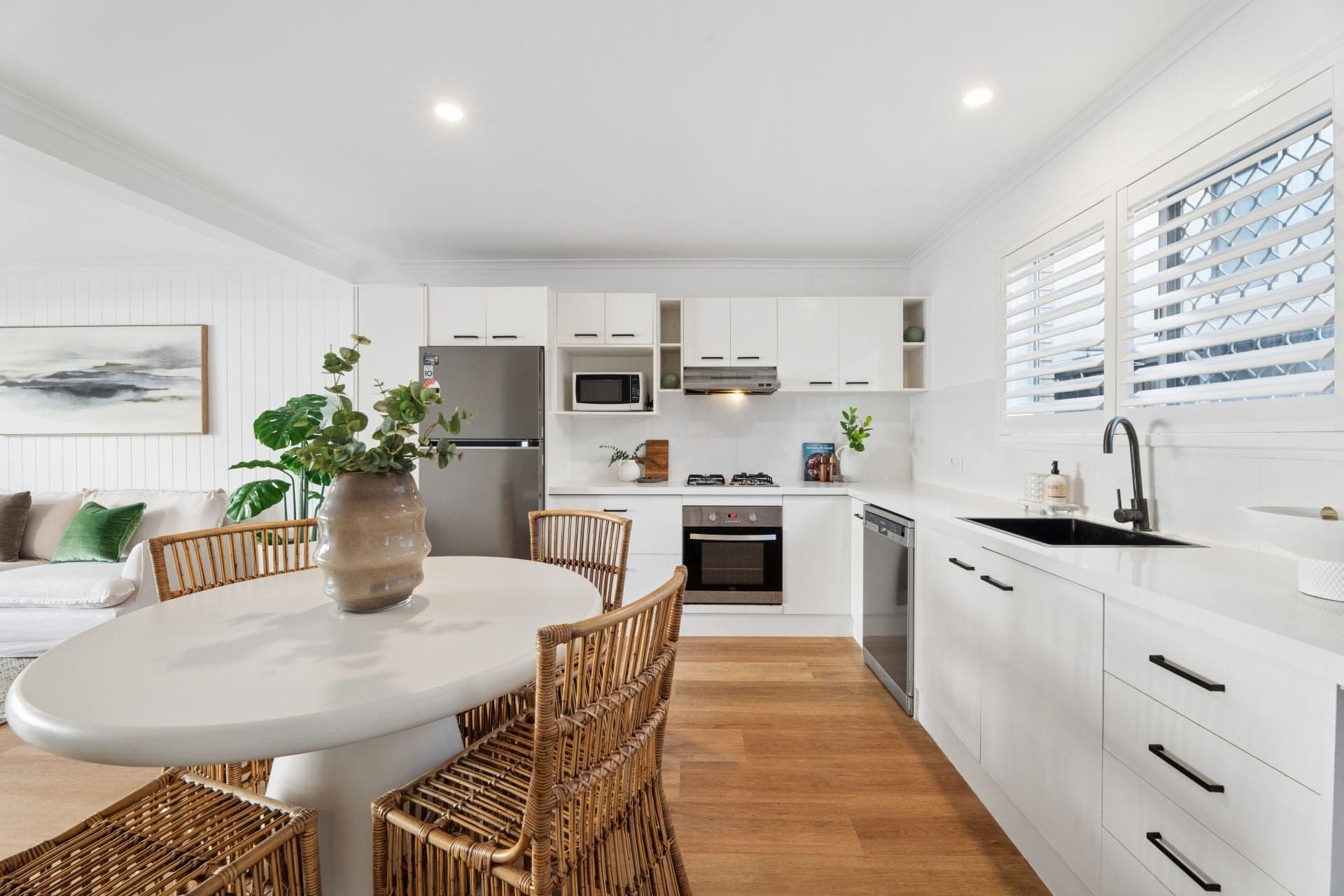 2/198C Hedges Avenue, Mermaid Beach - Thumbnail 4