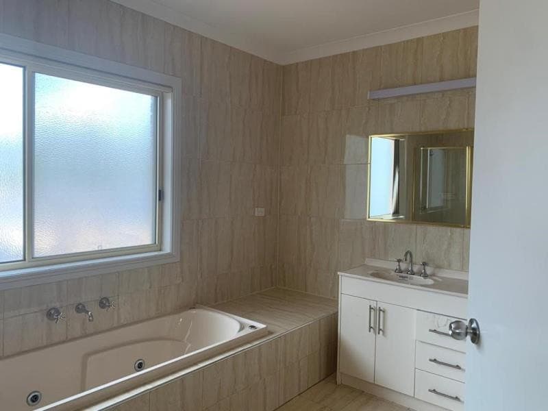 3 Glenview StreetRoxburgh Park, VIC 3064  - Leased, Roxburgh Park - Thumbnail 3